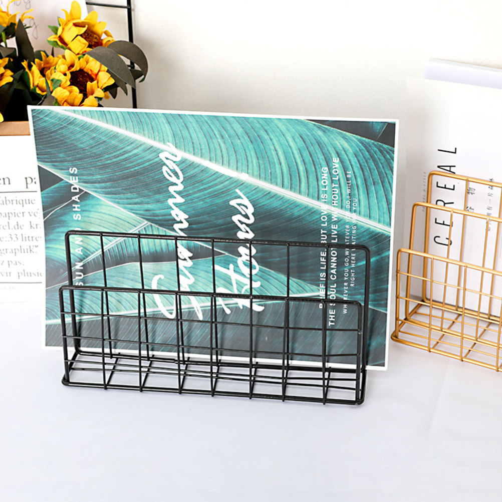 Magazine Holder Rack - 金属製デスクトップメールオーガナイザー、3つの仕切り付きワイヤー収納ラック。オフィスでの雑誌や書類の整理に。金属製ファイルラック。